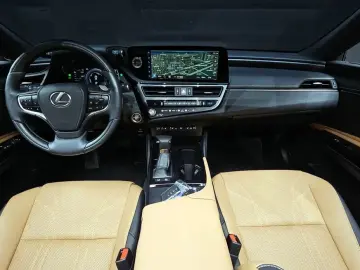 2023 Lexus ES с пробегом 31 831 км