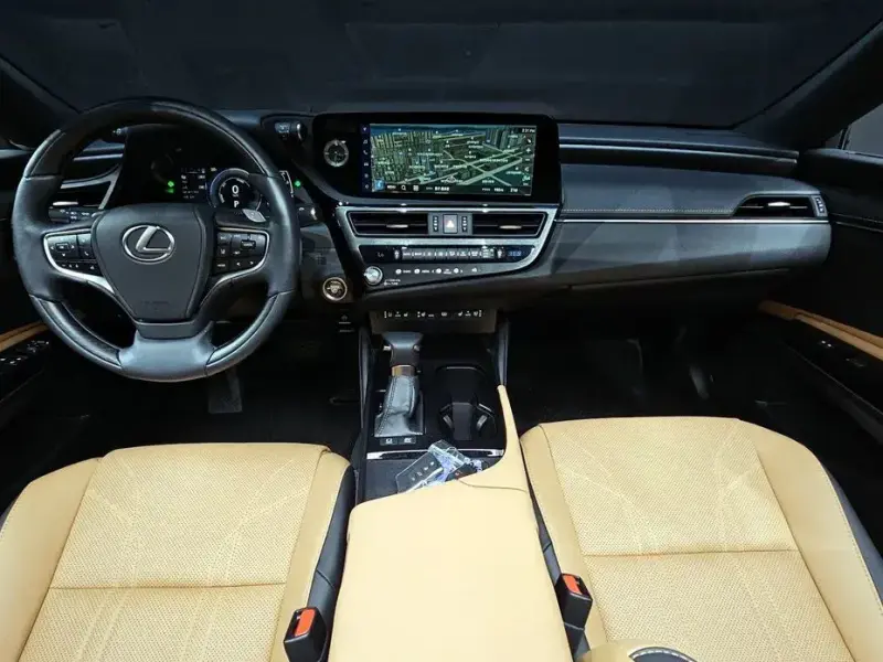 2023 Lexus ES с пробегом 31 831 км