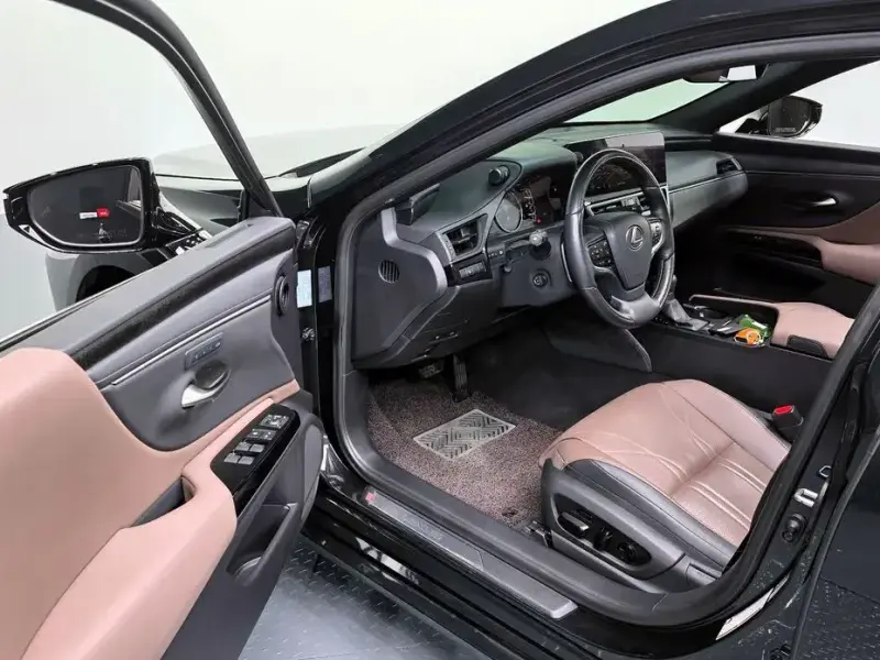 2023 Lexus ES с пробегом 29 676 км