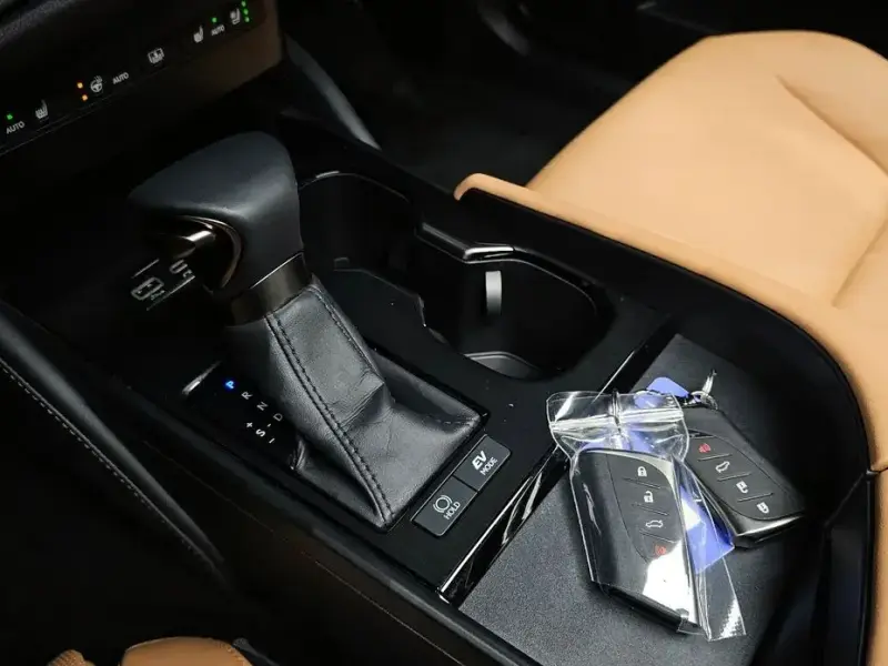 2023 Lexus ES с пробегом 31 831 км