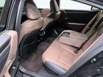 2023 Lexus ES с пробегом 29 676 км