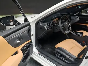 2023 Lexus ES с пробегом 31 831 км
