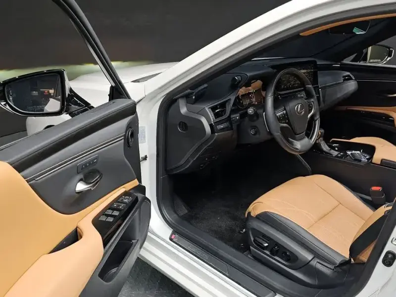2023 Lexus ES с пробегом 31 831 км