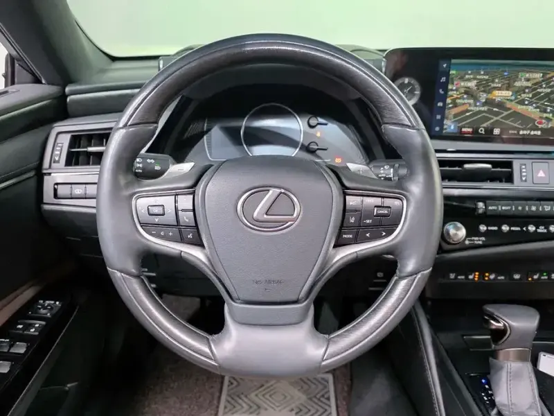 2023 Lexus ES с пробегом 29 676 км
