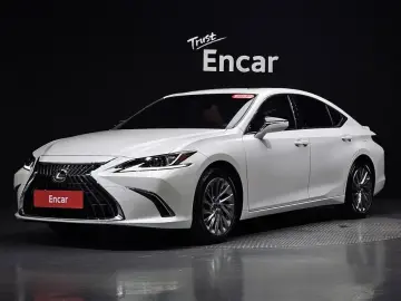 2023 Lexus ES с пробегом 31 831 км