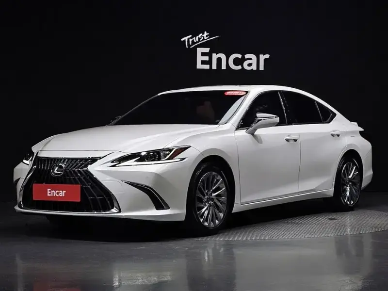 2023 Lexus ES с пробегом 31 831 км
