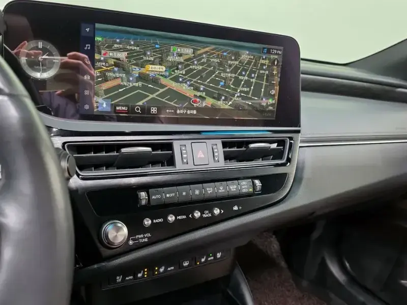 2023 Lexus ES с пробегом 29 676 км