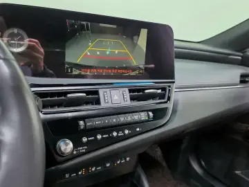 2023 Lexus ES с пробегом 29 676 км