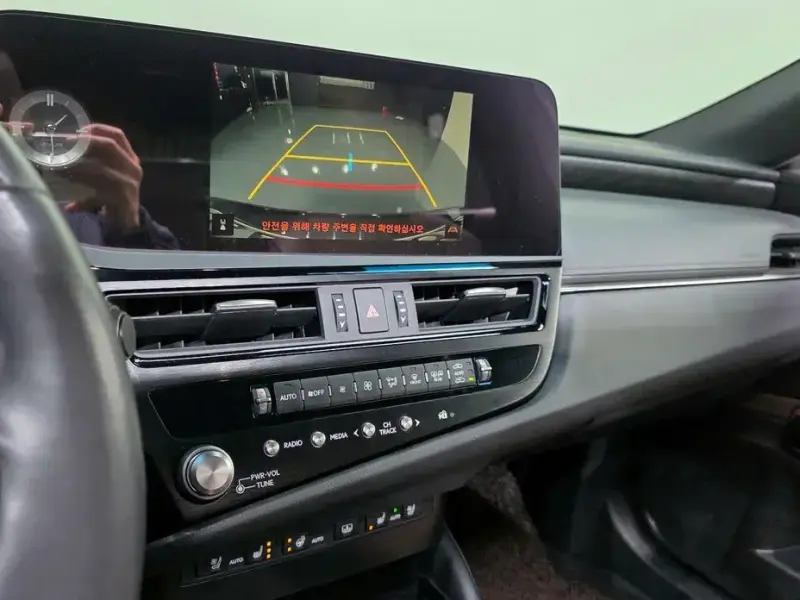 2023 Lexus ES с пробегом 29 676 км
