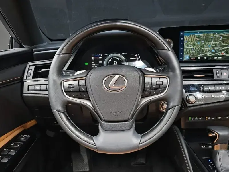 2023 Lexus ES с пробегом 31 831 км