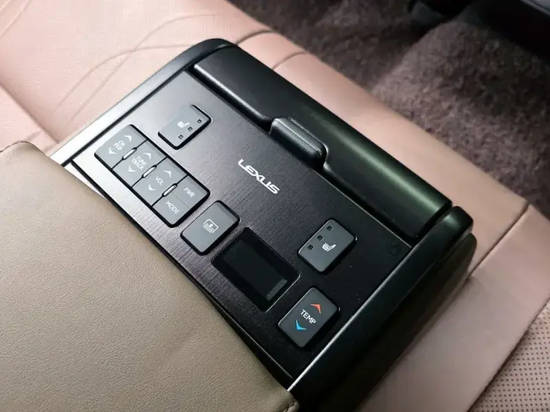 2023 Lexus ES с пробегом 29 676 км