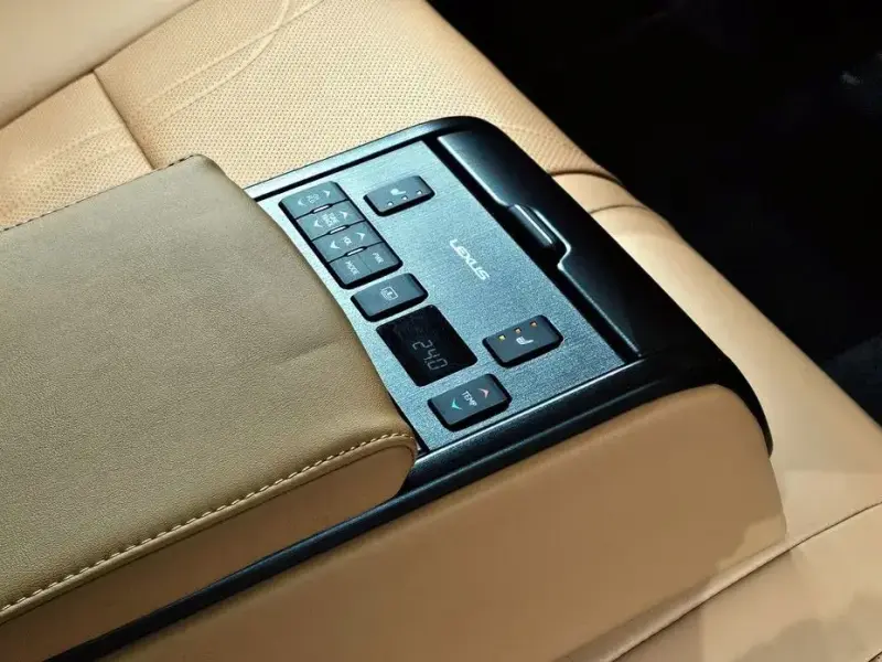 2023 Lexus ES с пробегом 31 831 км