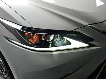 2023 Lexus ES с пробегом 31 831 км