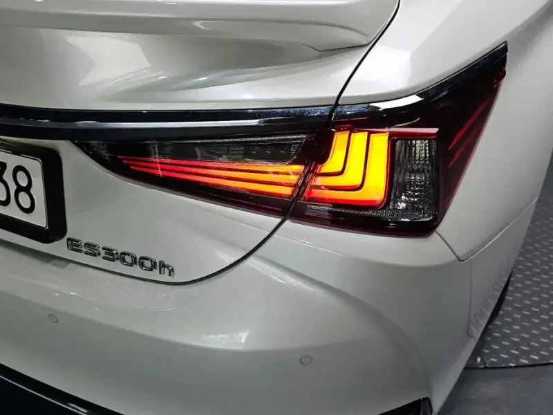 2023 Lexus ES с пробегом 31 831 км