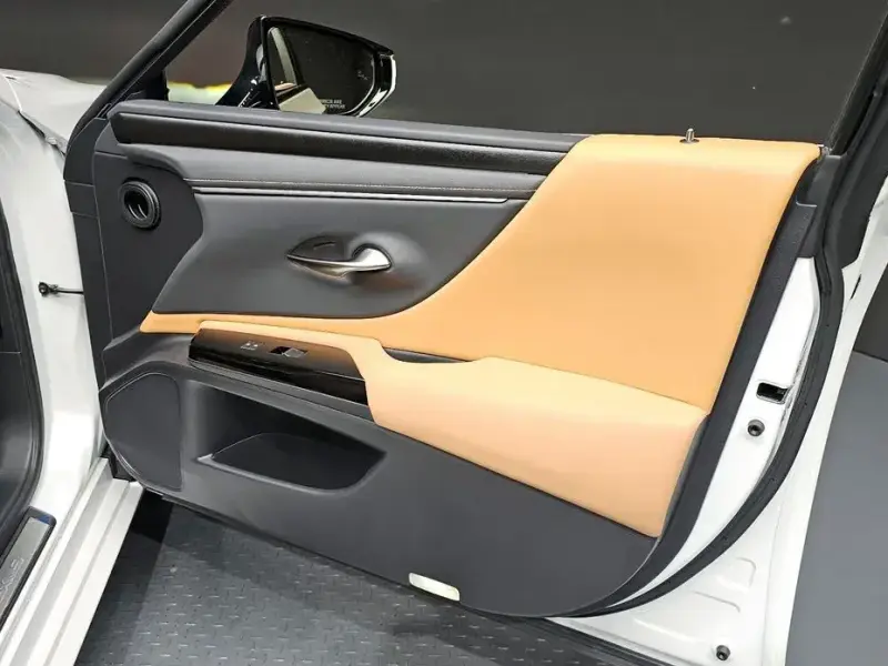 2023 Lexus ES с пробегом 31 831 км