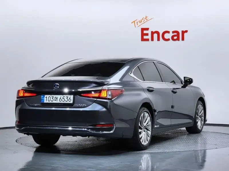 2022 Lexus ES с пробегом 55 698 км