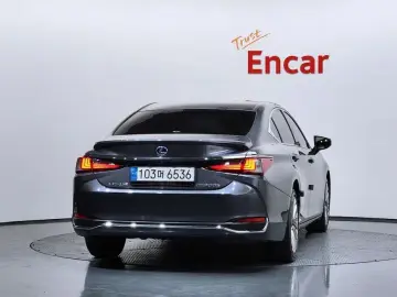 2022 Lexus ES с пробегом 55 698 км
