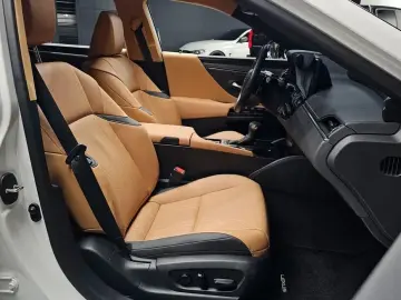 2023 Lexus ES с пробегом 31 831 км