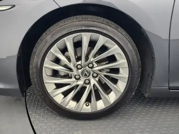 2022 Lexus ES с пробегом 55 698 км