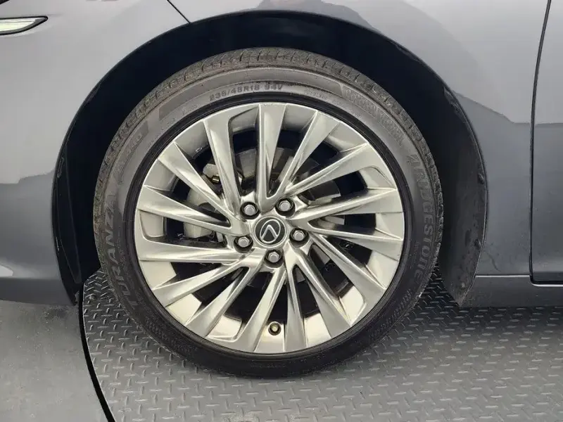 2022 Lexus ES с пробегом 55 698 км