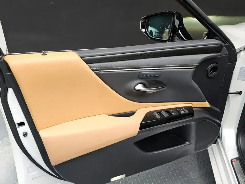 2023 Lexus ES с пробегом 31 831 км