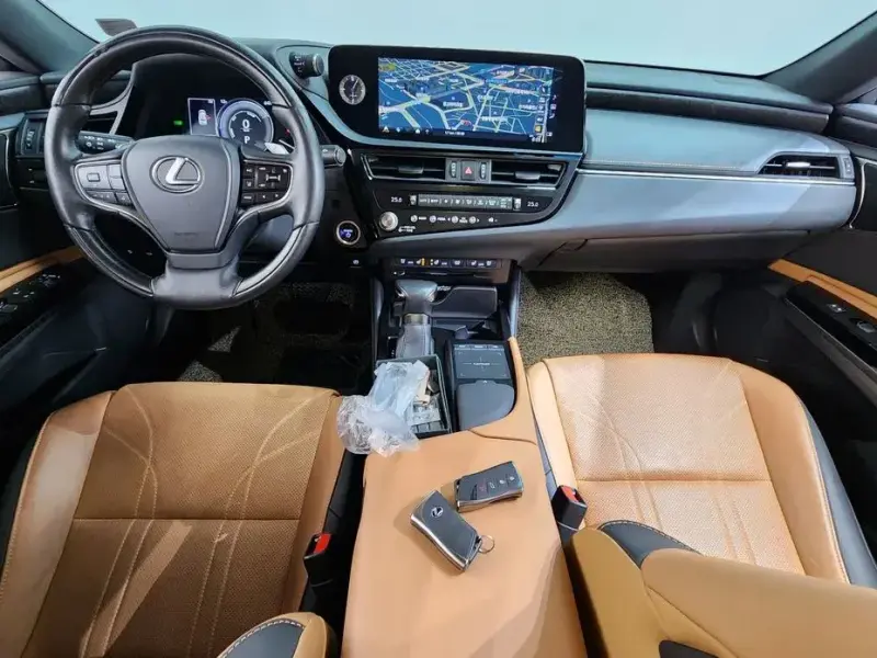 2022 Lexus ES с пробегом 55 698 км