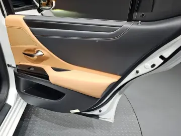 2023 Lexus ES с пробегом 31 831 км