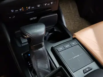 2022 Lexus ES с пробегом 55 698 км