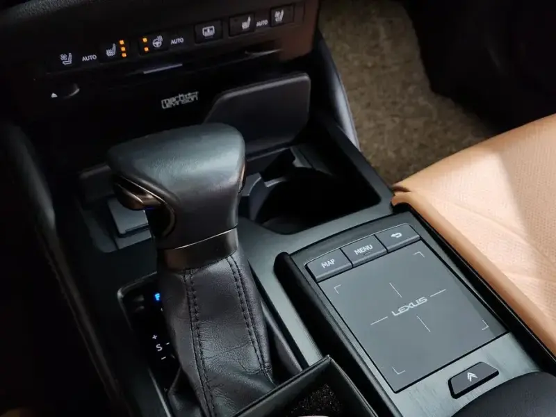 2022 Lexus ES с пробегом 55 698 км