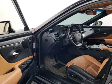 2022 Lexus ES с пробегом 55 698 км