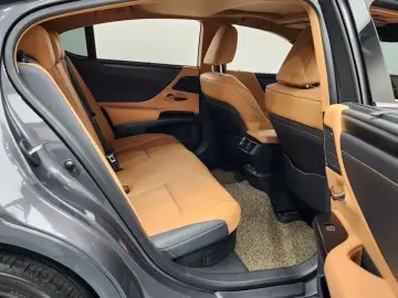 2022 Lexus ES с пробегом 55 698 км