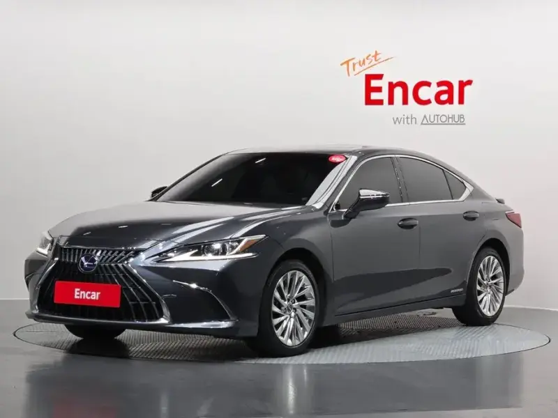 2022 Lexus ES с пробегом 43 012 км
