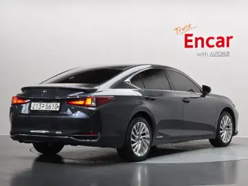 2022 Lexus ES с пробегом 43 012 км