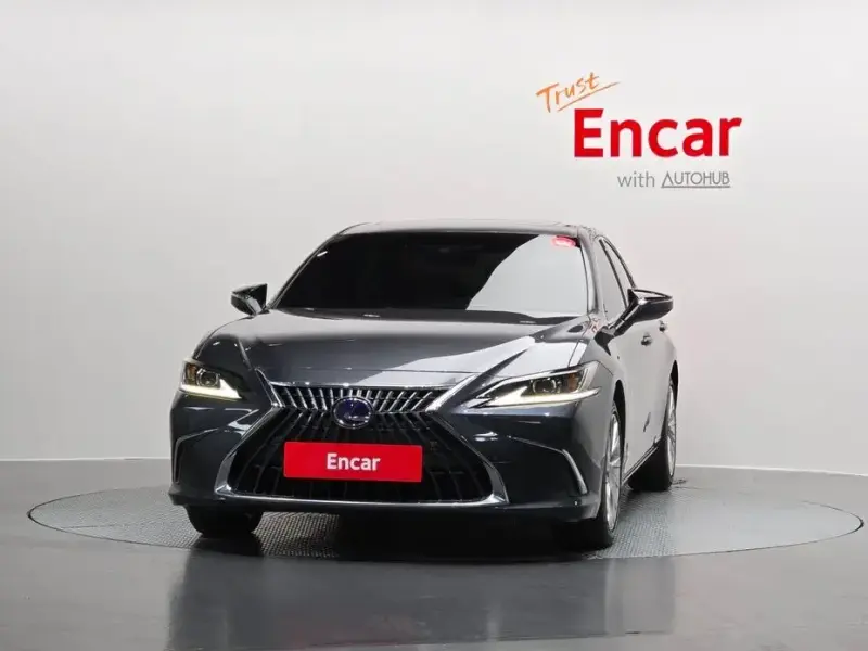 2022 Lexus ES с пробегом 43 012 км