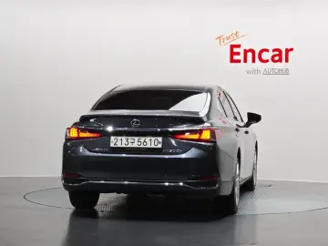 2022 Lexus ES с пробегом 43 012 км