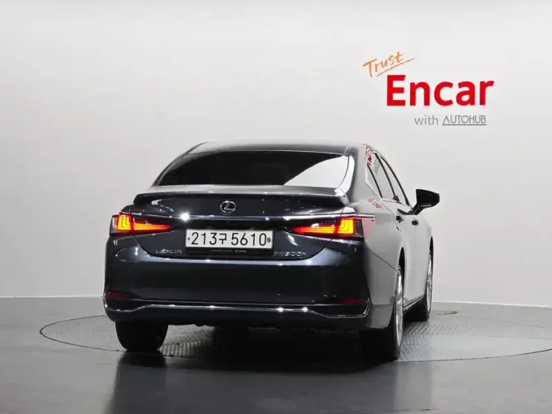 2022 Lexus ES с пробегом 43 012 км