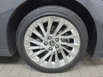 2022 Lexus ES с пробегом 43 012 км