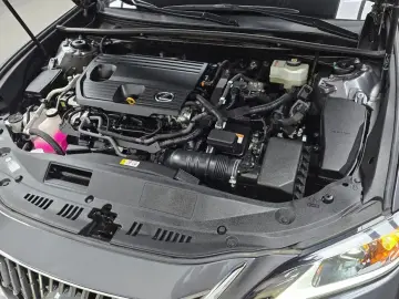 2022 Lexus ES с пробегом 43 012 км