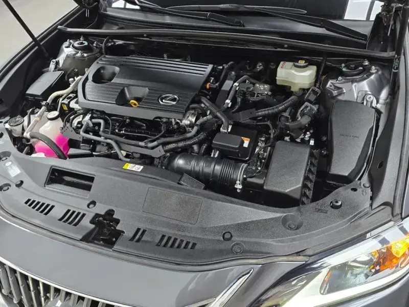 2022 Lexus ES с пробегом 43 012 км