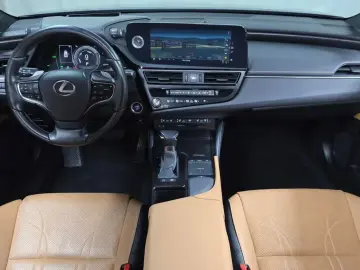 2022 Lexus ES с пробегом 43 012 км