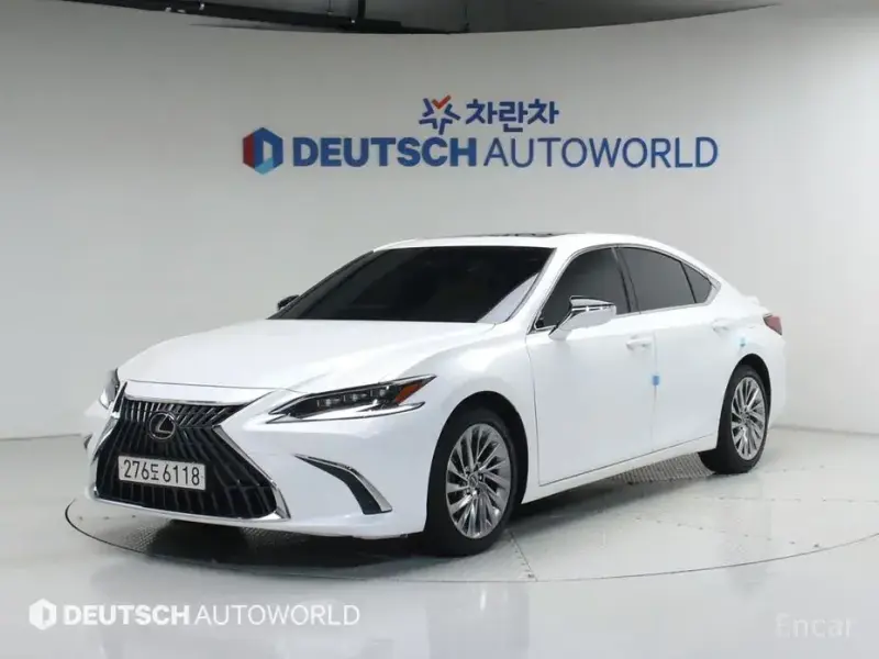 2024 Lexus ES с пробегом 18 418 км