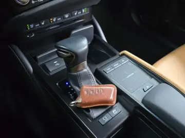 2022 Lexus ES с пробегом 43 012 км