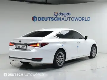 2024 Lexus ES с пробегом 18 418 км