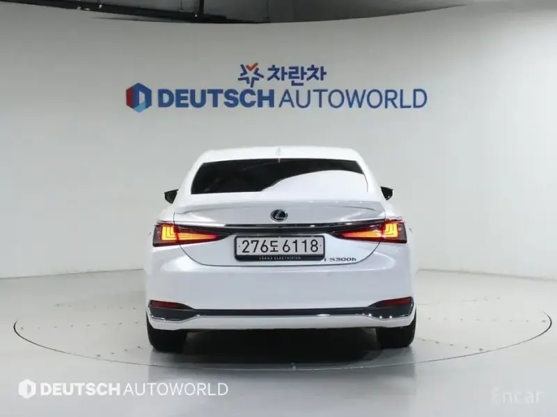 2024 Lexus ES с пробегом 18 418 км
