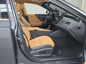 2022 Lexus ES с пробегом 43 012 км