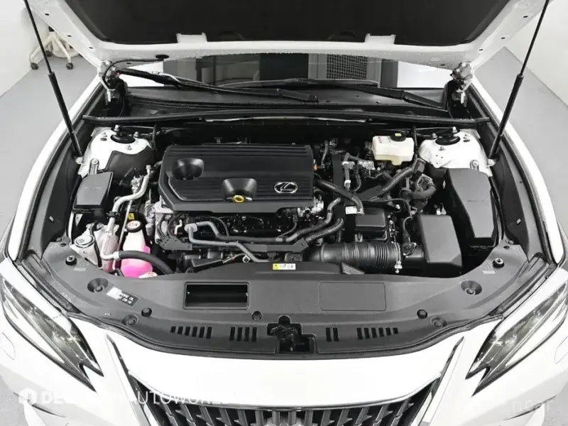 2024 Lexus ES с пробегом 18 418 км