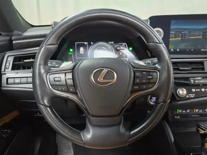 2022 Lexus ES с пробегом 43 012 км