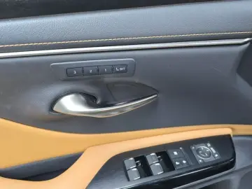 2022 Lexus ES с пробегом 43 012 км