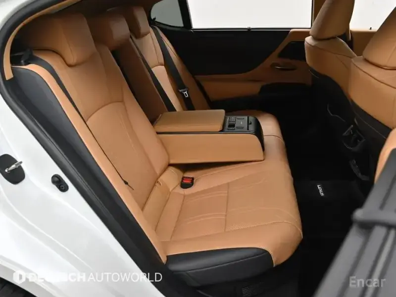 2024 Lexus ES с пробегом 18 418 км