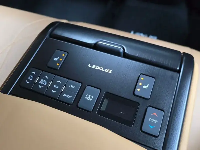 2022 Lexus ES с пробегом 43 012 км